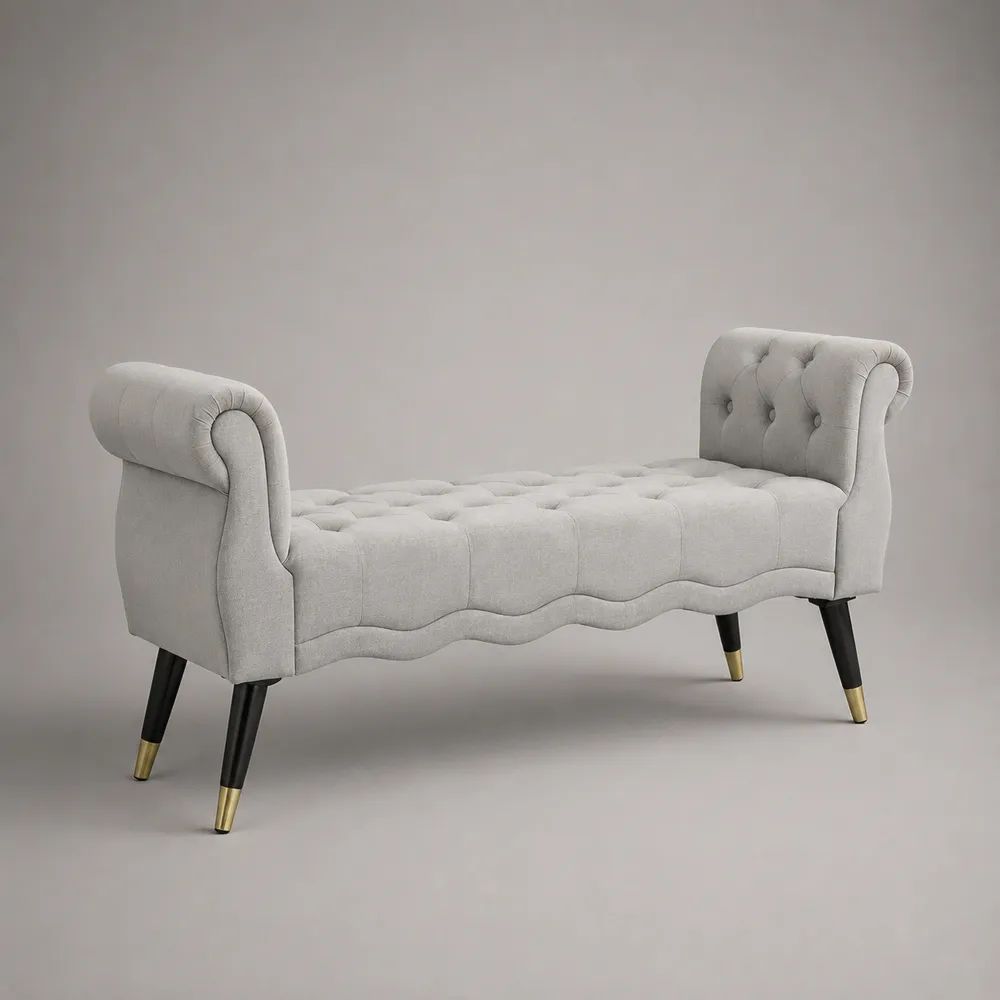 Banc de bout de lit capitonné en tissu gris clair avec accoudoirs roulés, 145 × 50 × 72 cm